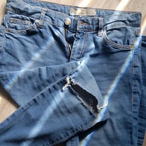 💙 Topshop Leigh Cropped/Distressed Jeans 26x30 💙